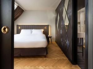 Postel nebo postele na pokoji v ubytování Hotel Am Konzerthaus - MGallery Collection
