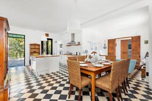 a kitchen and dining room with a table and chairs at Villa Son Prats in Cala Santandria