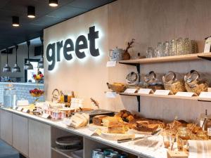 a bakery with bread and pastries on a counter at Greet hotel Bourg-en-Bresse Sud Montagnat in Montagnat