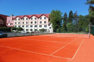 Tenis alebo squash v ubytovaní Hotel Monet & Rubbens alebo jeho okolí