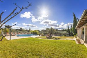 a yard with a pool and a house at Ses Comes in Selva