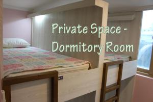 Voodi või voodid majutusasutuse Bexco Hostel B&B toas