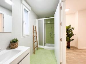 Ένα μπάνιο στο Apartamentos Gredos 101