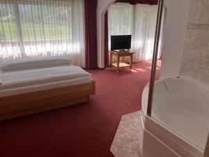Postel nebo postele na pokoji v ubytování Walliserhof