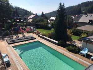Uitzicht op het zwembad bij Dům Alois - penzion pro děti a jejich rodiče of in de buurt