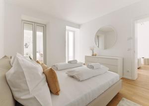 a white bedroom with a white couch and a mirror at Stylish & Modern Apartment - Private Garden & Free Parking in Vienna