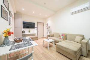 A television and/or entertainment centre at Panathenaic Stadium By Greece Apartments