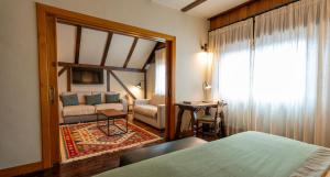 Postel nebo postele na pokoji v ubytování Hotel Alcazar Irun