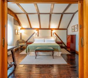 Postel nebo postele na pokoji v ubytování Hotel Alcazar Irun