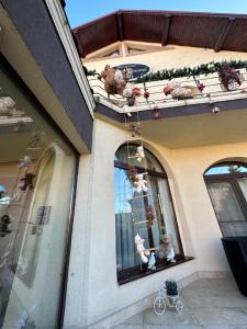 Balkón nebo terasa v ubytování Pensiunea Casa Simoni