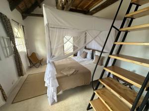 Легло или легла в стая в Private Villa on Wildlife Estate