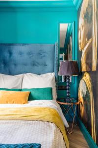 Postel nebo postele na pokoji v ubytování Royal Łazienki Park by Better Place