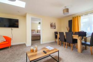 Area tempat duduk di Charming 2-Bed Apartment in Stroud