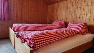 Voodi või voodid majutusasutuse Gasthaus Rössli toas