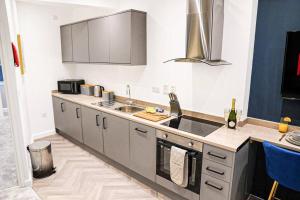 a kitchen with a sink and a counter top at Luxury City Centre Apartment with Juliet Balcony, Fast Wifi and SmartTV with Netflix by Yoko Property in Aylesbury