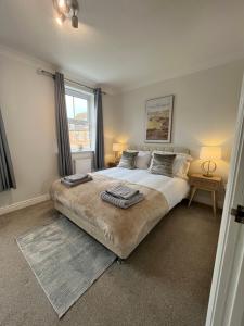En eller flere senge i et værelse på Stamford House - Short Stays and Contractors