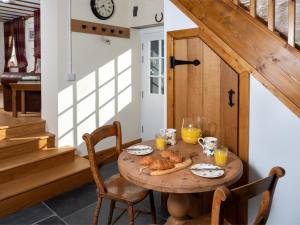 a dining room with a table with food on it at 1 Bed in Bwlch BN270 in Llansantffread