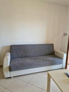 a couch sitting in the corner of a room at Affitto bilocale Pomezia in Pomezia