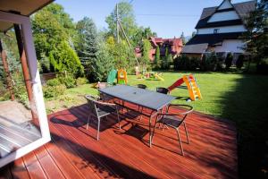 Vonkajšia záhrada v ubytovaní Apartament Zacisze Tatr