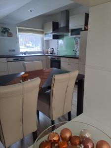 Kuchyň nebo kuchyňský kout v ubytování Apart Lisa + 22 fotografií