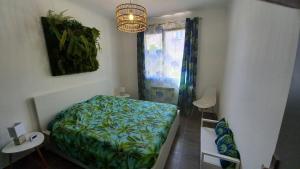 a small bedroom with a bed and a window at Villa Vacances avec piscine Côte d'Azur in La Londe-les-Maures +10 photos