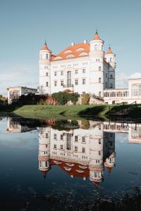 Výhled na řeku, která protéká v blízkosti rezortu
