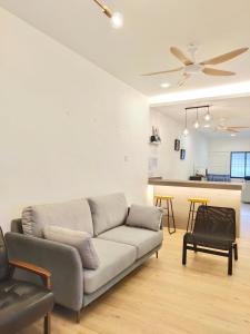 a living room with a couch and a kitchen at Sakura 1 Homestay Kampar Landed in Kampar