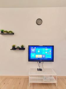 TV a/nebo společenská místnost v ubytování Sakura 1 Homestay Kampar Landed