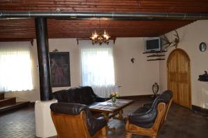 TV a/nebo společenská místnost v ubytování Motelis Aka