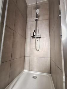 a shower with a tub and a shower head at Le Contemporain (Centre - Gare - Commerces) in Lens