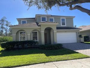a large white house with a garage at South Facing Pool Near Disney 5 Bed Luxury in Kissimmee