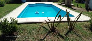 สระว่ายน้ำที่อยู่ใกล้ ๆ หรือใน La quinta casa para vacacionar