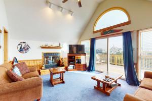 a living room with a couch and a fireplace at Nothern Comfort 85 in Waves