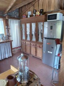 a kitchen with a refrigerator and a counter top at Sentidos Cardinales in Perito Moreno