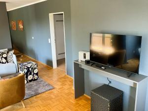 a living room with a large flat screen tv at Apartment Prinz Ernst August - Zentral - Zimmerprinzen in Oldenburg