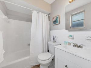 Bagno di Designed and Cozy 1BR With Parking Near Stores