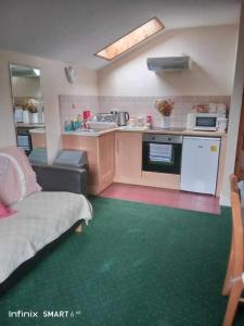Kuchyň nebo kuchyňský kout v ubytování Edwards Cosy B&B