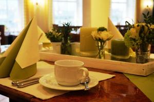 Příslušenství pro přípravu čaje a kávy v ubytování Hotel Goldener Anker