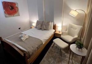 Una cama o camas en una habitación de Cosy Apartment near The London Eye