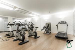 Fitness centrum a/nebo fitness zařízení v ubytování HOTIDAY Room Collection - Cervinia