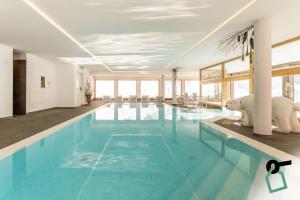 Bazén v ubytování HOTIDAY Room Collection - Cervinia nebo v jeho okolí