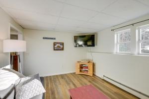 ein Schlafzimmer mit einem Bett und einem TV an der Wand in der Unterkunft Glenburn Vacation Rental Close to Trails! in West Glenburn