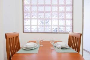 a dining room table with two chairs and a window at LUMINOSO APPARTAMENTO Via MERCATO VECCHIO in Udine