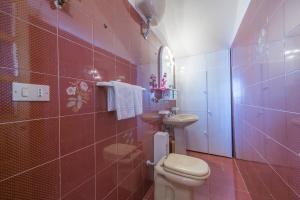 Phòng tắm tại Villa Finizia +18 ảnh
