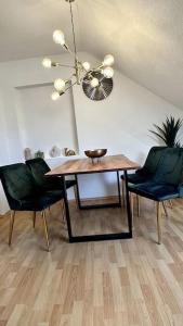 a dining room table with two chairs and a fan at Schickes 2-Zimmer Appartement Messe Rü Innenstadt in Essen