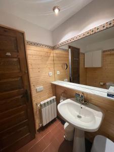 Ванная комната в Bonito apartamento Incles by Renttarter