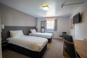 Postel nebo postele na pokoji v ubytování Pendulum Hotel