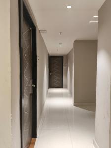 an empty hallway with a door and a hallwayngth at Hotel Sharma Regency in Lucknow