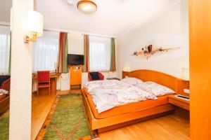 Rúm í herbergi á Ferien beim Steiner