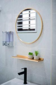 a bathroom with a mirror and a sink and a sink at DonDonDonny House 3Br Near Jonker@Heritage(9pax) in Melaka